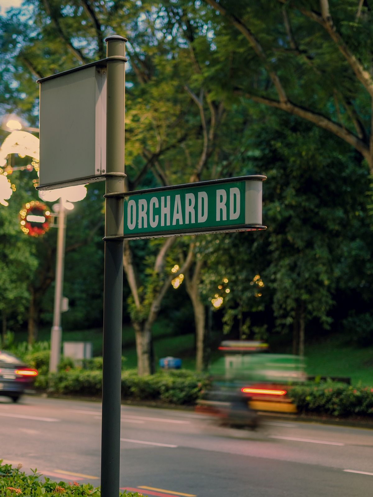 Unde te cazezi în Singapore - Orchard Road - arhitectură urbană modernă