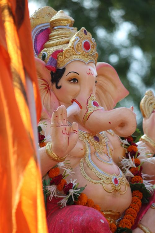 Free Colorful Ganesha statue with intricate details, symbolizing Hindu spirituality. Stock Photo