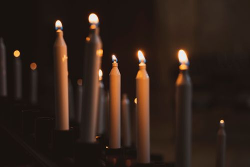 Free A tranquil scene of glowing candles creating a warm ambiance in a dimly lit room. Stock Photo