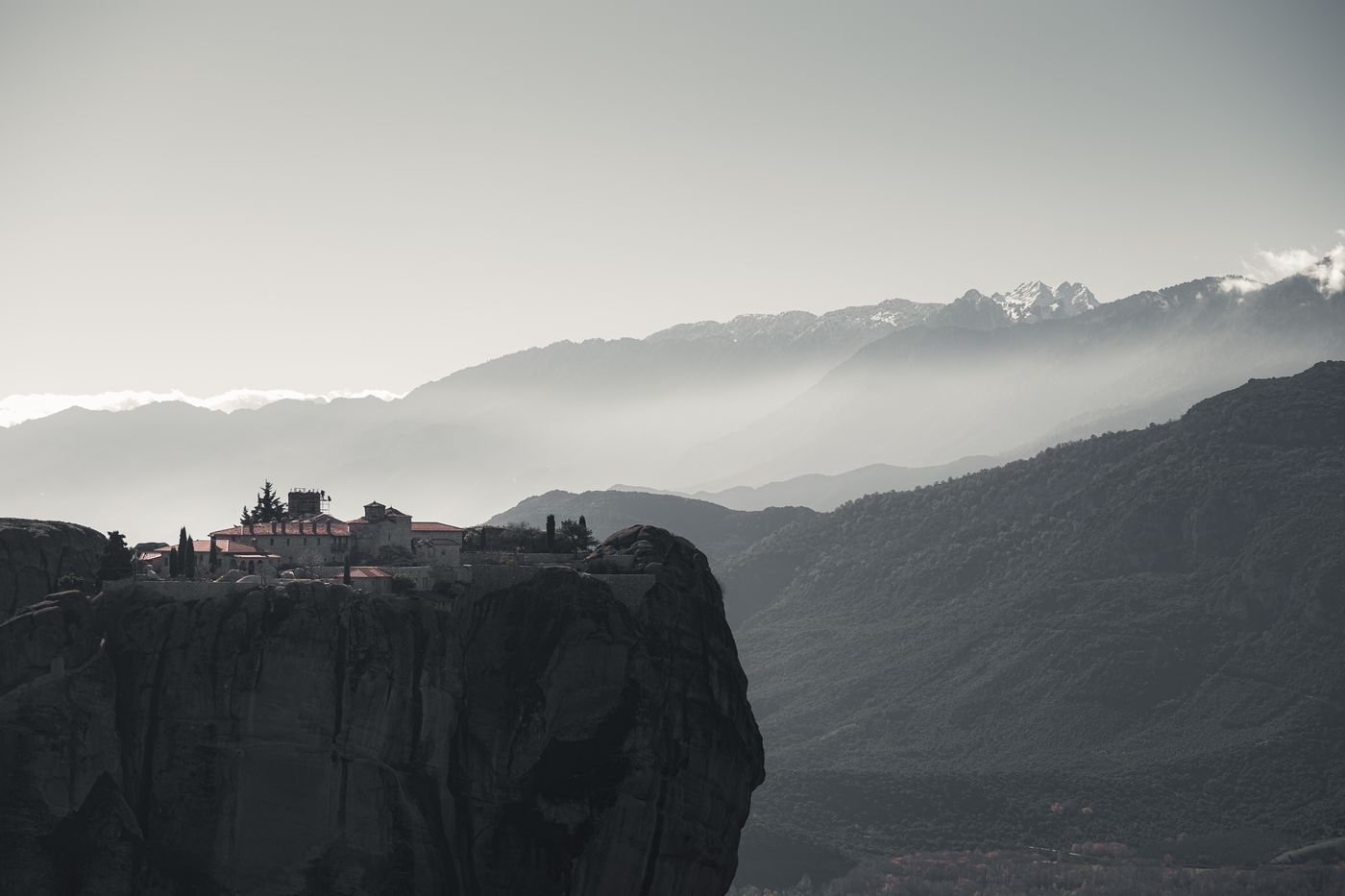 Monastère dans la brume