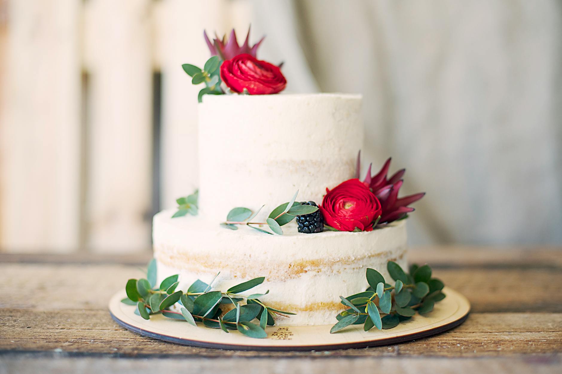 Some of the fantastic wedding cake trends for your most special day are: