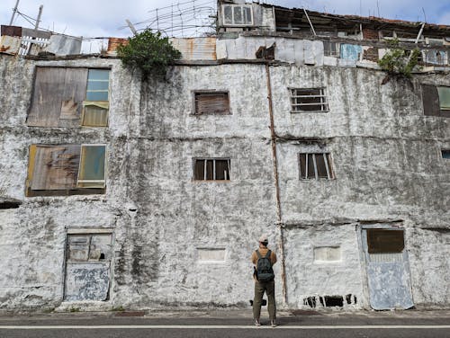 Foto profissional grátis de abandonado, calçada, construção