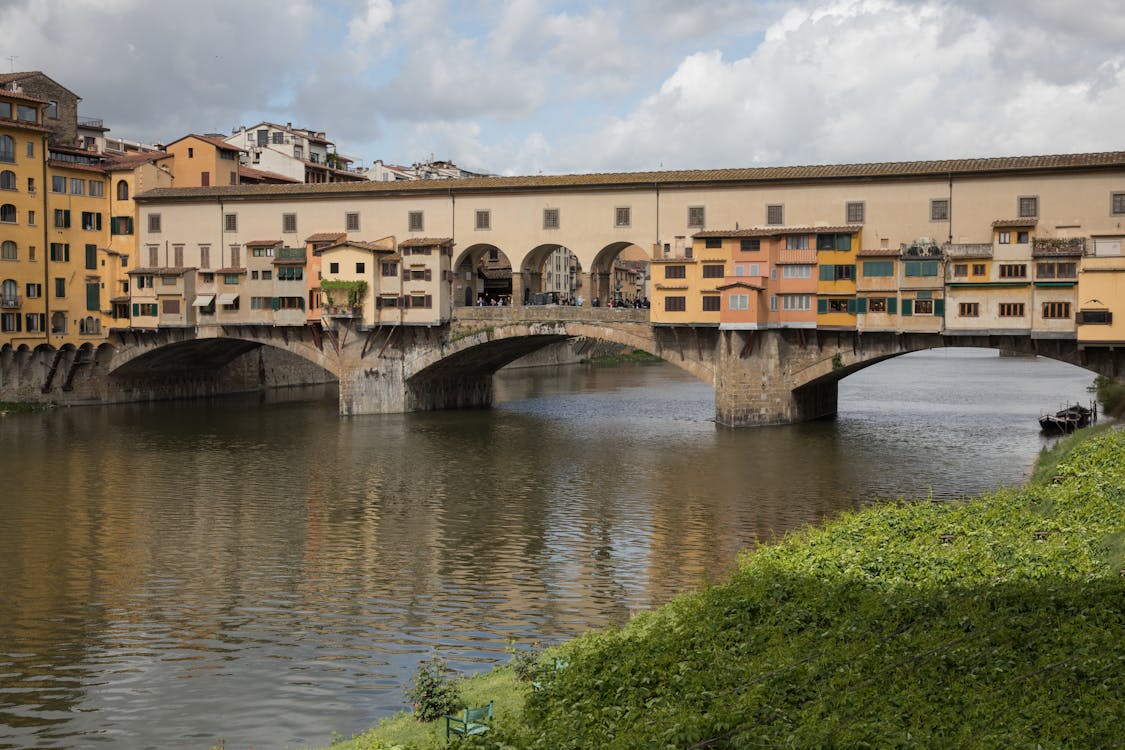 ポンテヴェッキオ古い橋フィレンツェフィレンツェイタリアの無料の写真素材