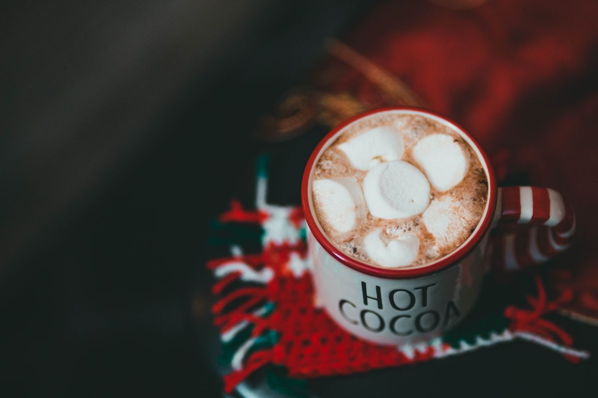 Cozy cup of hot cocoa with marshmallows, perfect for winter nights.