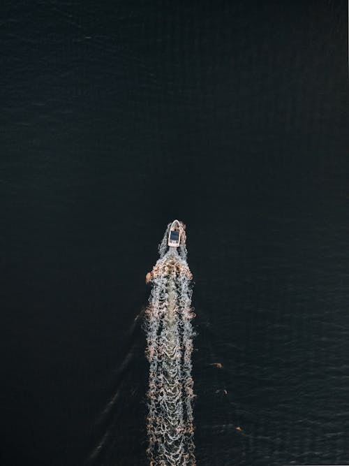 Бесплатное стоковое фото с Аэрофотосъемка, вертикальный выстрел, вода