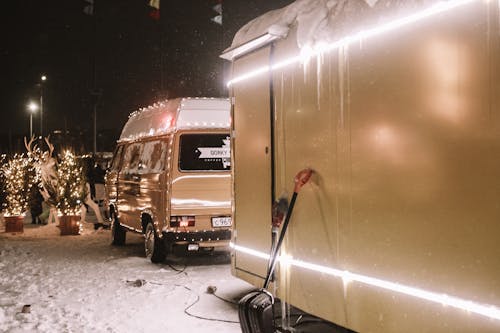 Ilmainen kuvapankkikuva tunnisteilla flunssa, lumi, pakettiauto Kuvapankkikuva