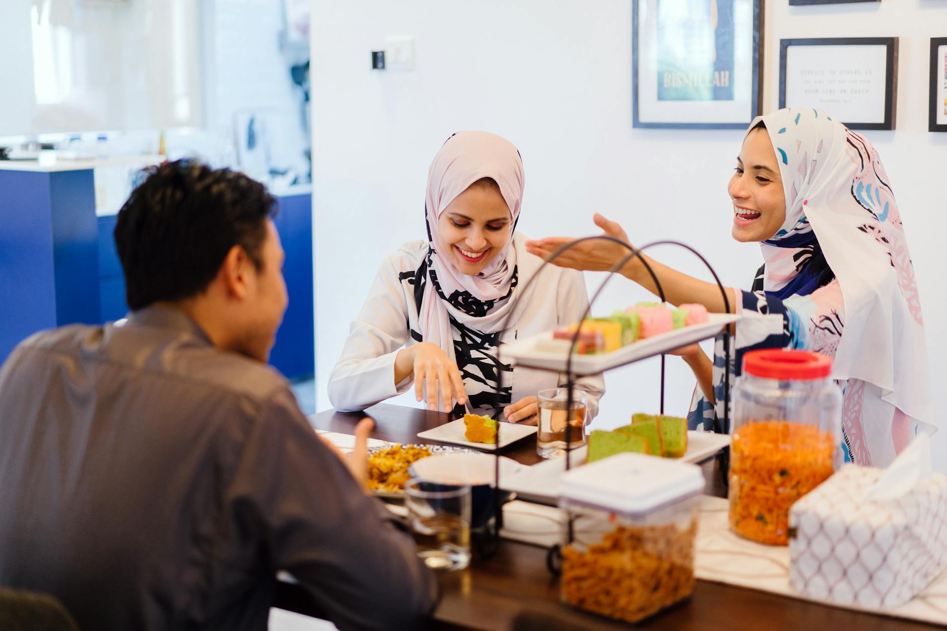 Membawa suasana liburan ke kantor