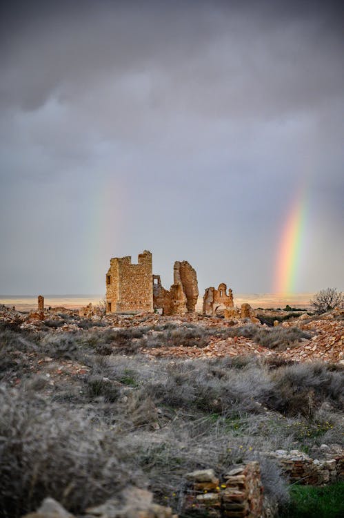 Kostenloses Stock Foto zu Ödland, regenbogen, ruinen