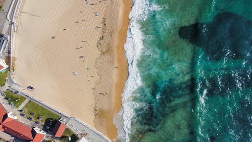 deniz kıyısı, drone çekimi, hava fotoğrafçılığı içeren Ücretsiz stok fotoğraf