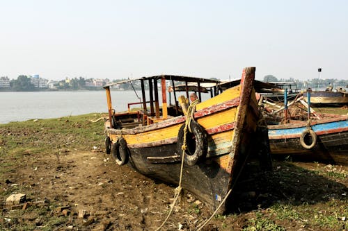 Photos gratuites de abandonné, ancien, bateaux de pêche