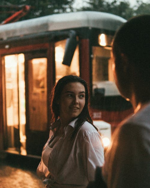 Základová fotografie zdarma na téma bílá košile, dospělý, hloubka ostrosti