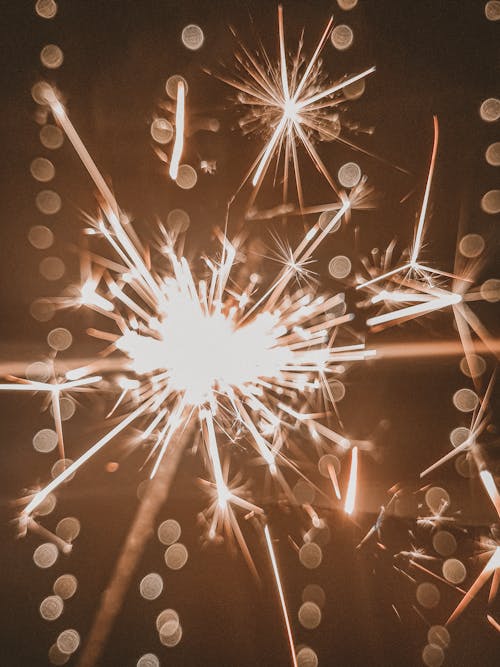 Immagine gratuita di fuochi d'artificio, luminoso, scintillante