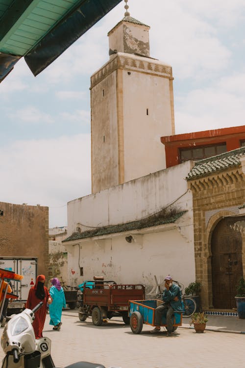 araç, arap, bina içeren Ücretsiz stok fotoğraf