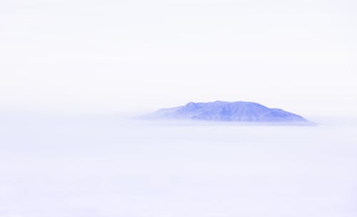 Kostenloses Stock Foto zu blanc, brume, montagne