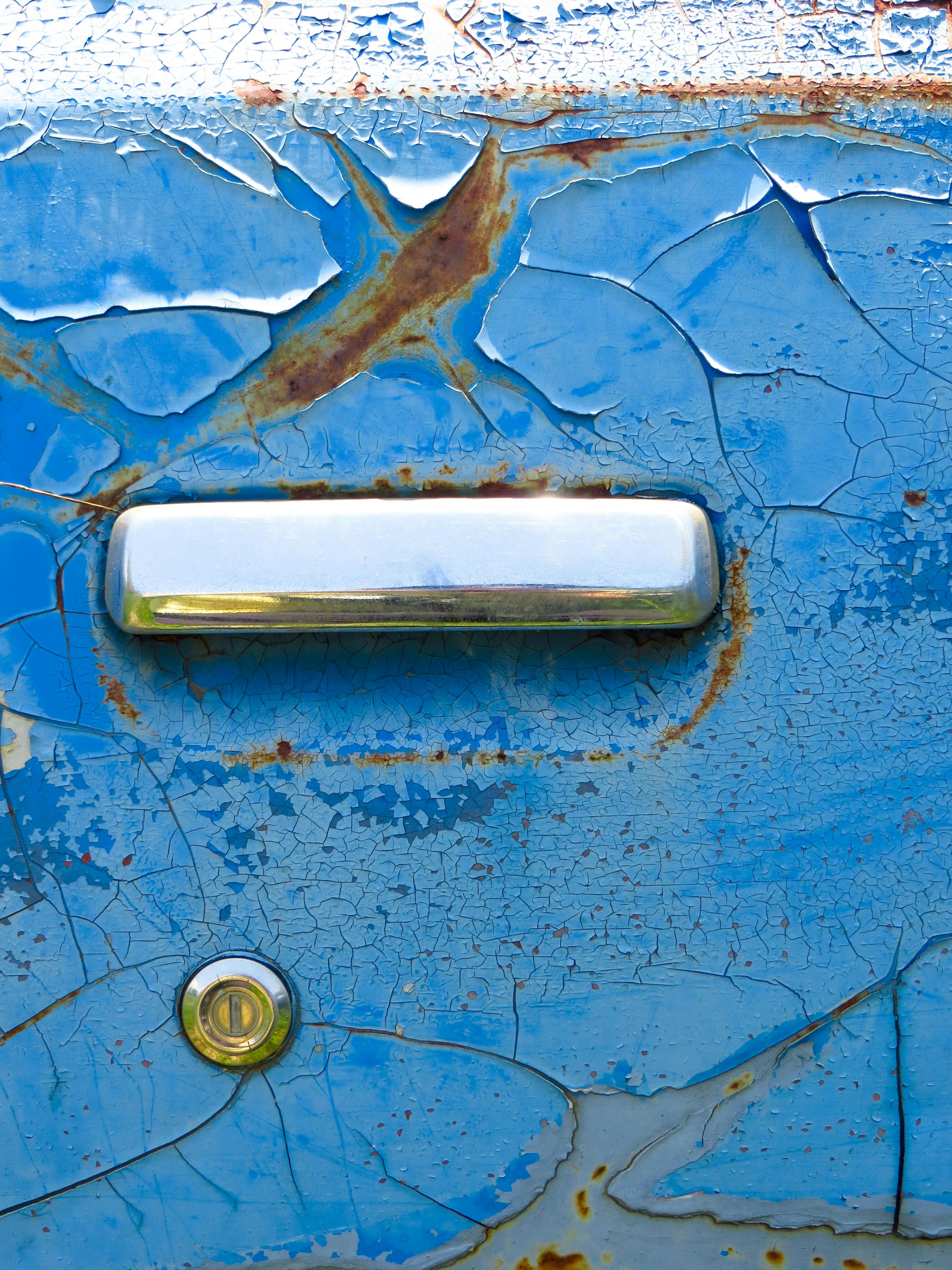 Handle in a Rusty Car Door · Free Stock Photo