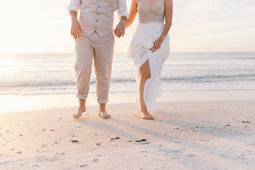 Ingyenes stockfotó emberi láb láb, Esküvői ruha, friss házas témában