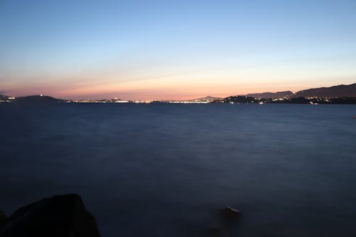 Foto profissional grátis de azul, mar, noite