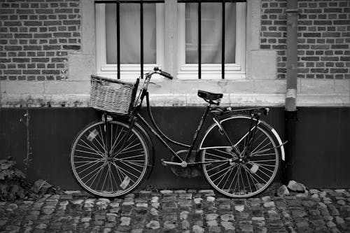 Free A Vintage Bicycle Leaned on a Wall Stock Photo
