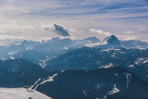 Free Stunning view of a snow-capped mountain range under a clear blue sky, ideal for nature enthusiasts. Stock Photo