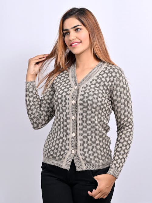 Free Woman in Knitted Gray Checkered Cardigan Stock Photo