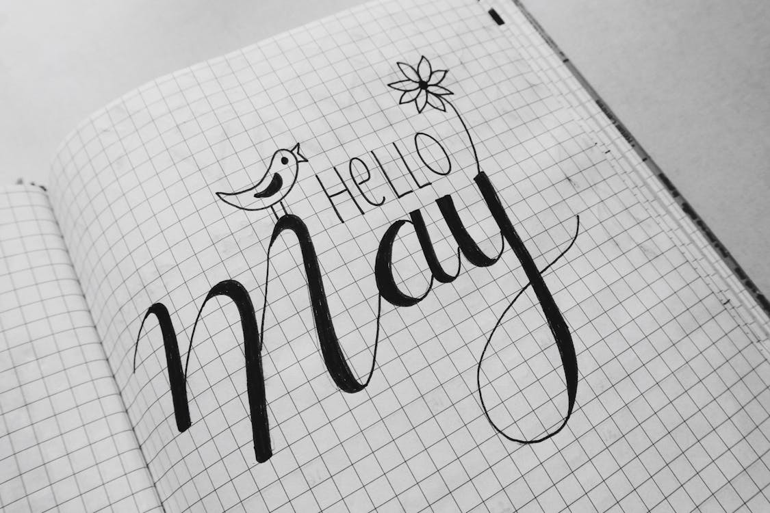 белая диаграмма с текстом Hello May