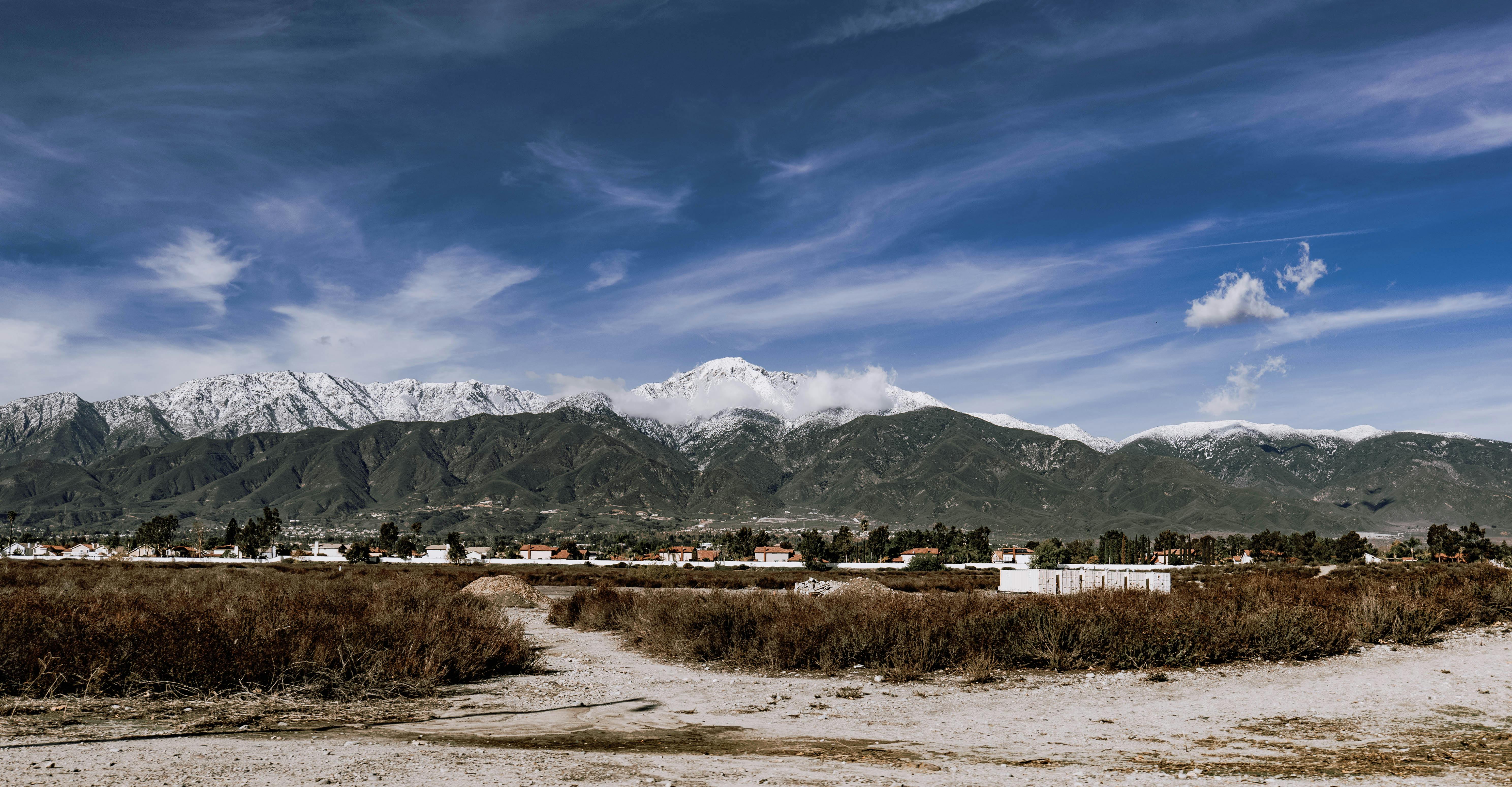 Experts find Kern County residents could pay hundreds more annually in home insurance premiums due to climate change — Photo 
