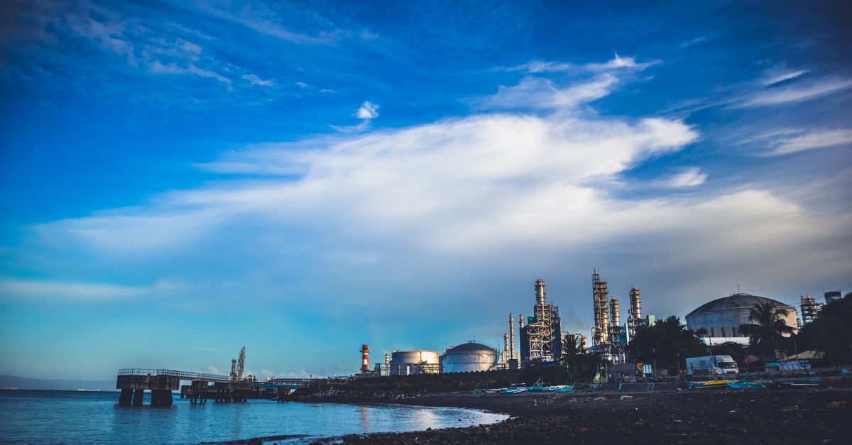 Factory on Sea Shore · Free Stock Photo