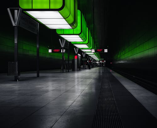 Imagine de stoc gratuită din gară, în interior, închis la culoare