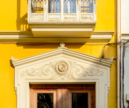 Free Fotos de stock gratuitas de adorno de puerta, amarillo, antiguo Stock Photo