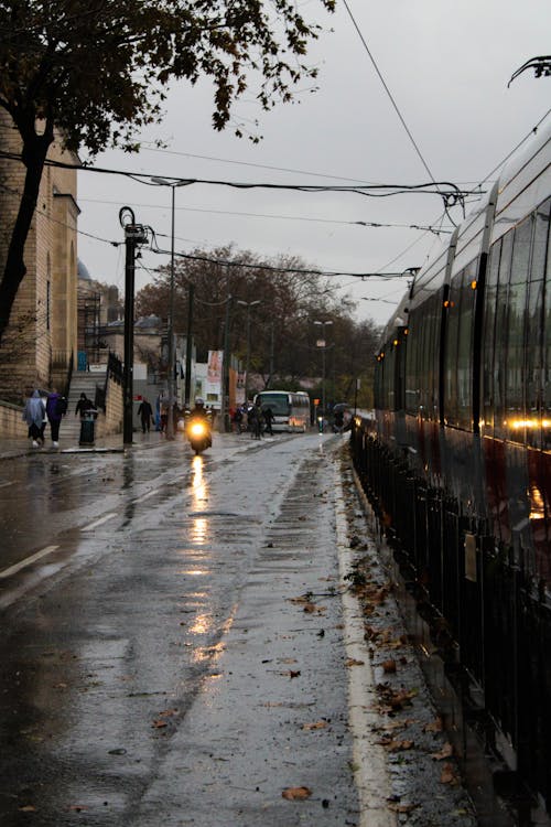 Gratis arkivbilde med motorsykkel, person, våt