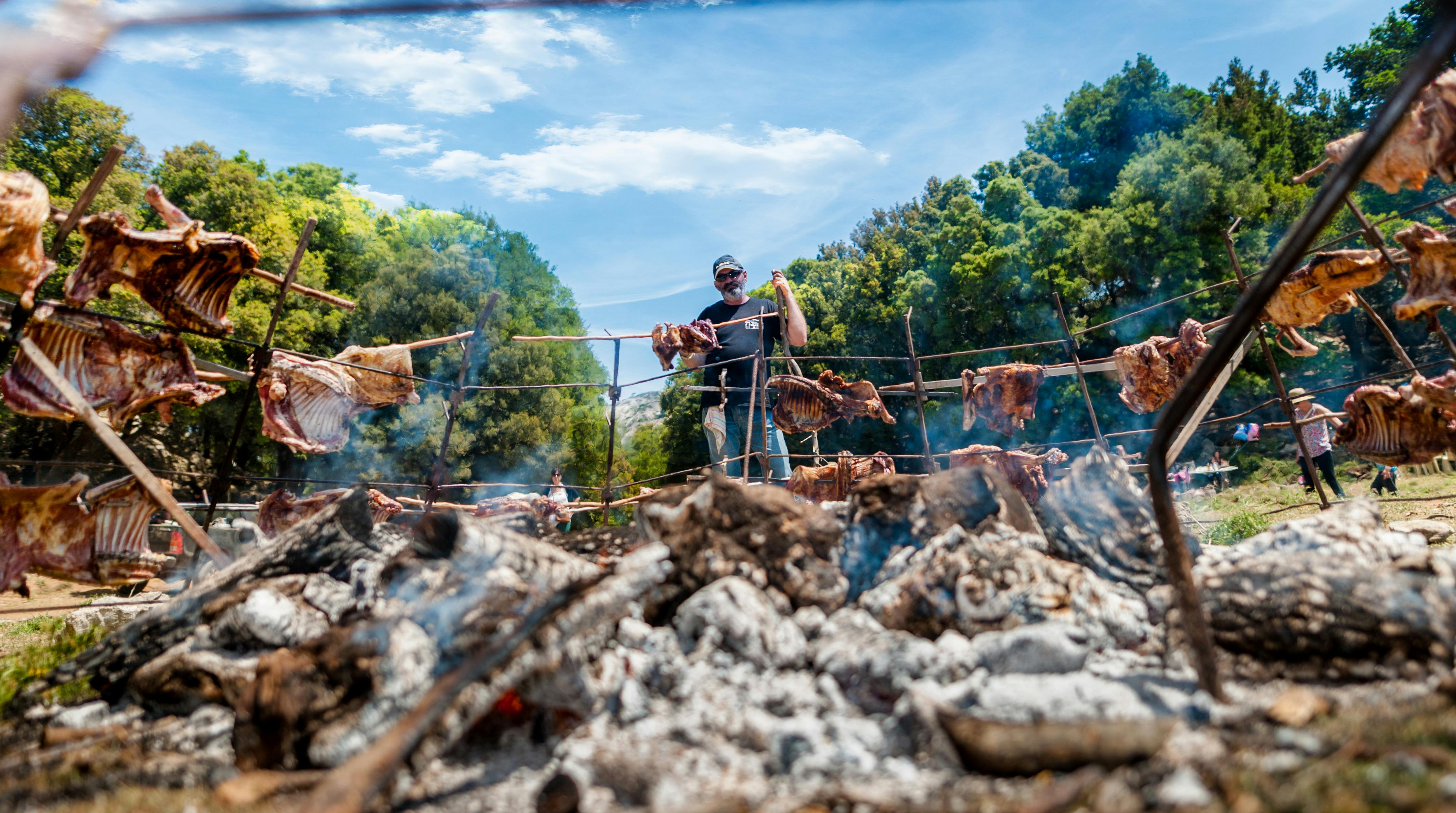 滝の裏側から見た景色、鍋ヶ滝