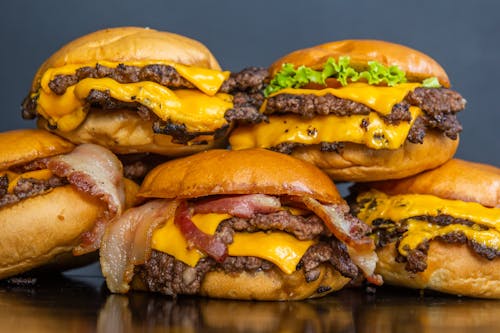 Burgers With Lettuce and Tomato