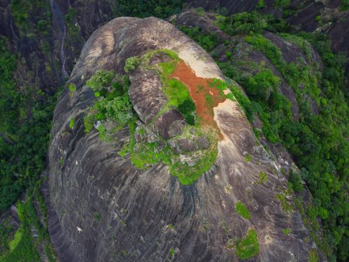 Free Drone shot capturing a stunning geological formation with lush greenery in Afonso Cláudio, Brazil. Stock Photo