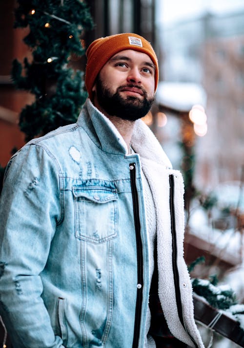 Immagine gratuita di barba, cappello a maglia, cercando