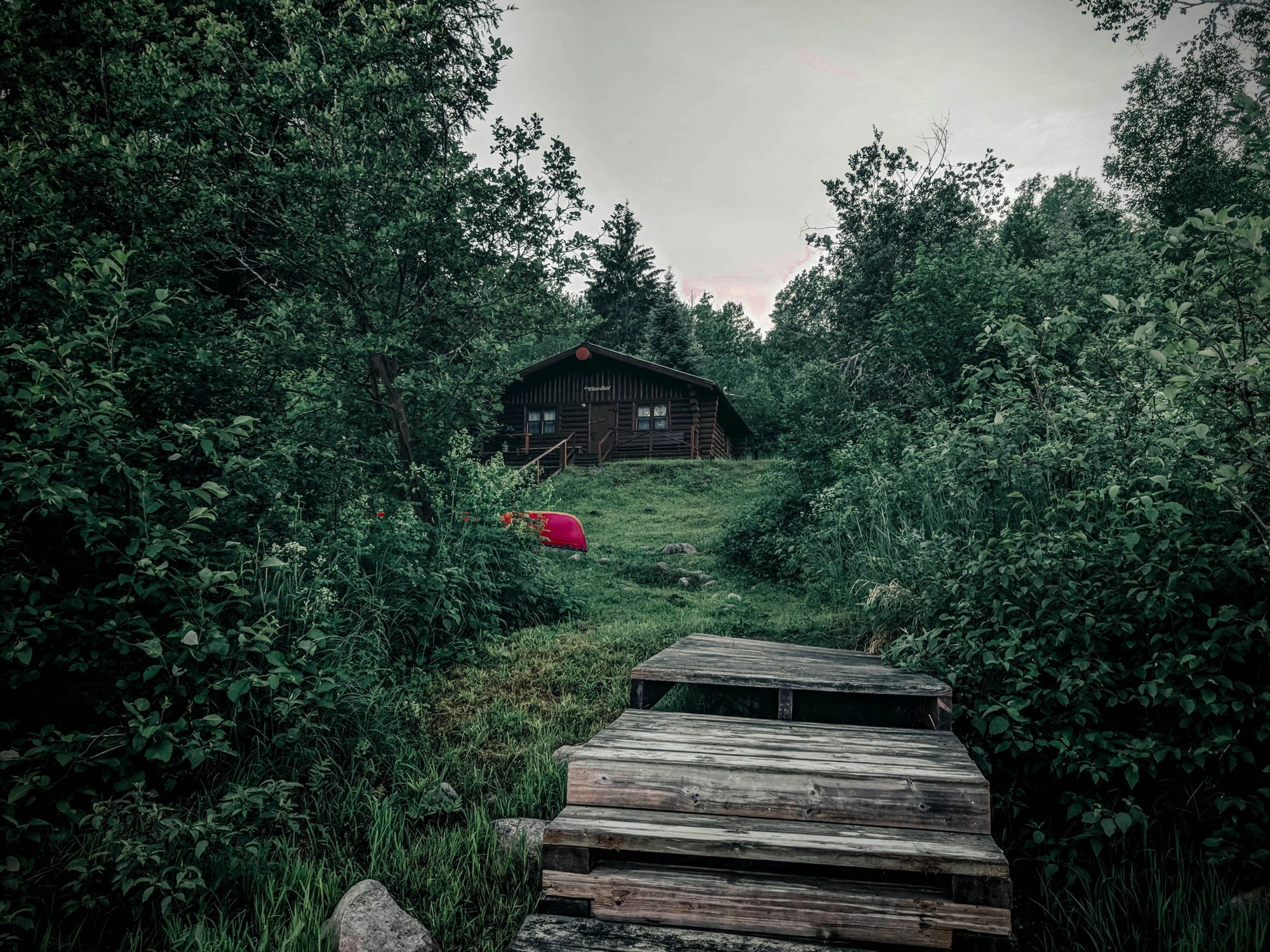Brown Wooden House Near Green Trees · Free Stock Photo