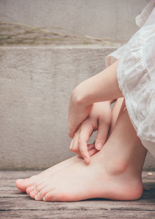 Photographie En Gros Plan Des Mains Et Des Pieds