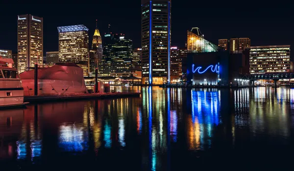 L'Inner Harbor de Baltimore la nuit