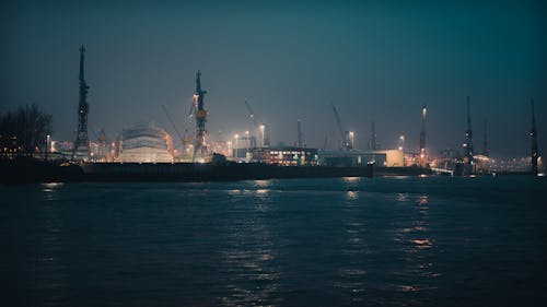 Fotobanka s bezplatnými fotkami na tému Hamburg, more, noc