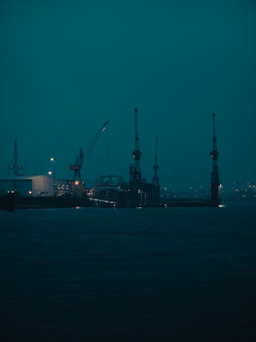 Fotobanka s bezplatnými fotkami na tému Hamburg, more, noc
