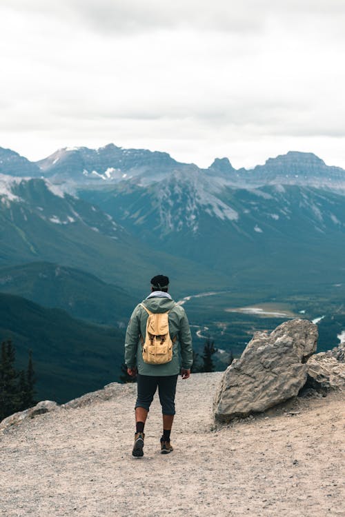 Foto stok gratis backpacker, di luar rumah, hiker