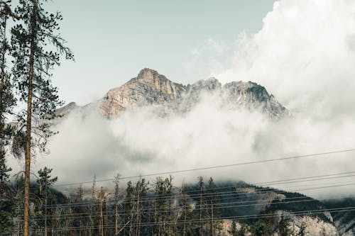 bulutlar, dağ doruğu, doğa içeren Ücretsiz stok fotoğraf