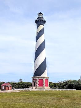 哈特拉斯角灯塔位于北卡罗来纳州弗里斯科，其历史风貌与壮丽景色令人赞叹