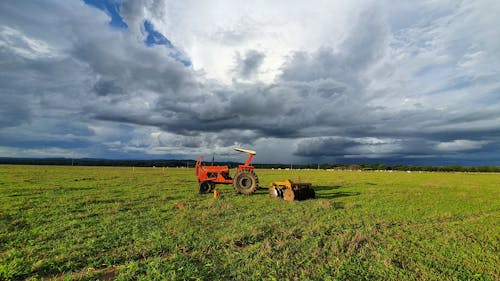 Ingyenes stockfotó farm, felhős, fű témában