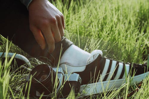 Ücretsiz adidas, ayakkabı, ayakkabılar içeren Ücretsiz stok fotoğraf Stok Fotoğraflar