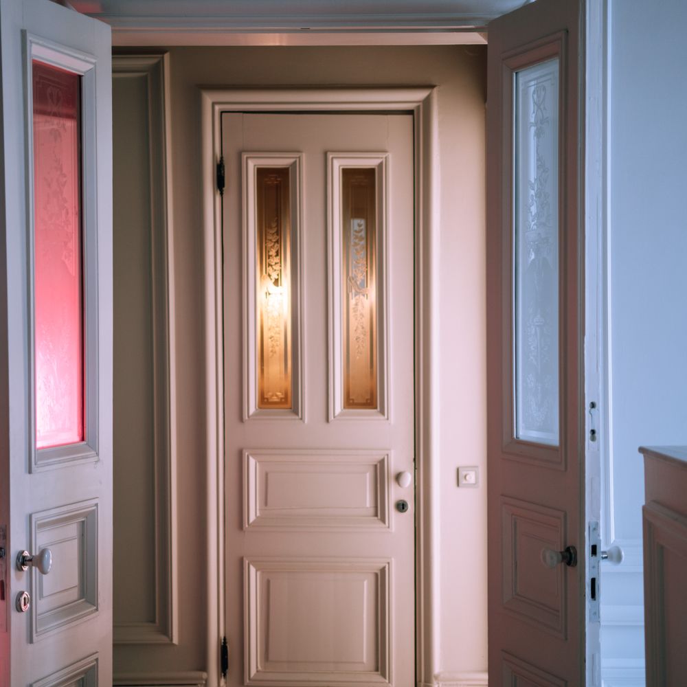 House Painting in Chislehurst — woodwork brushed to a crisp, smooth line