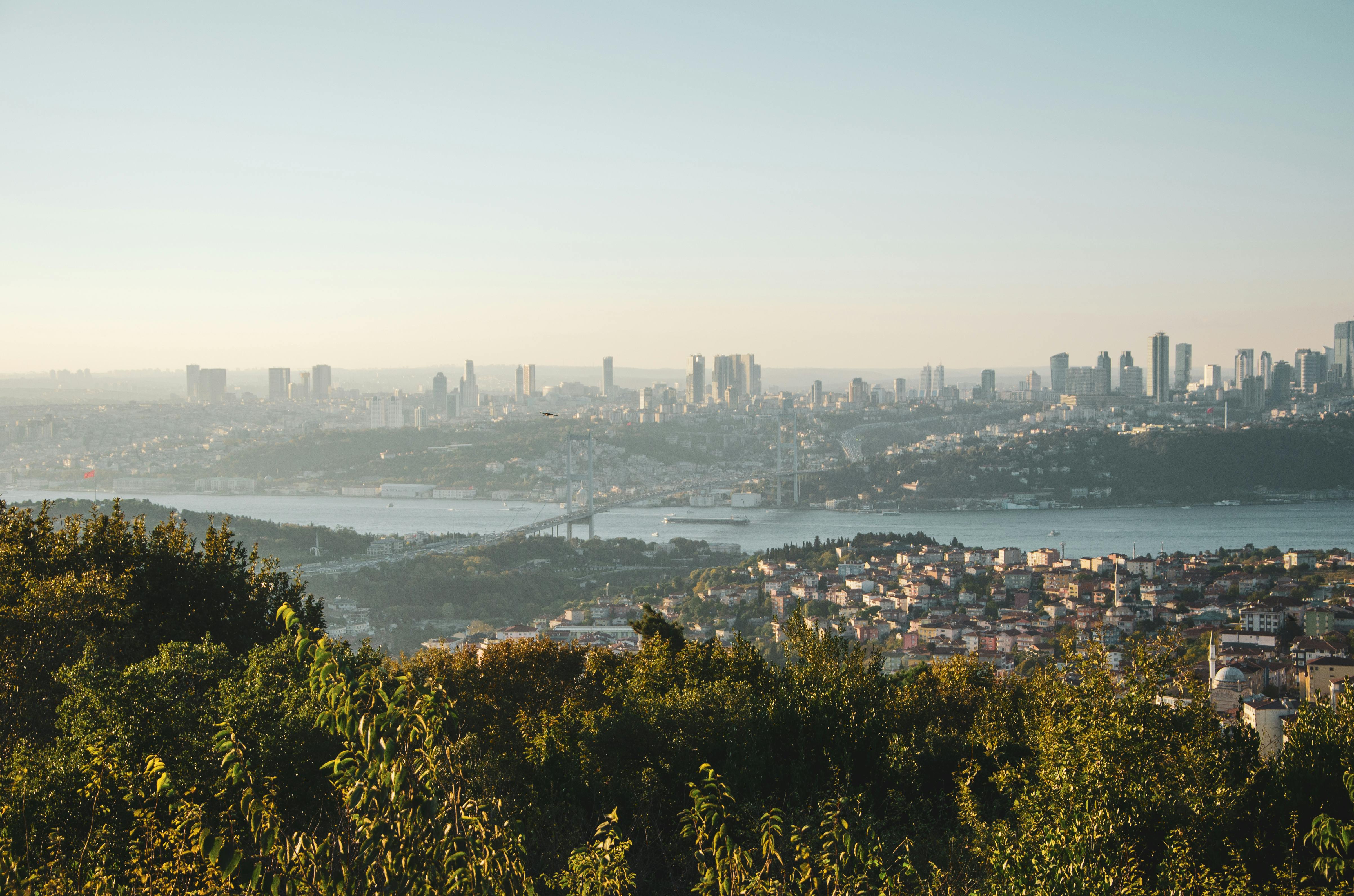 Vue panoramique du Bosphore d'Istanbul et du quartier financier