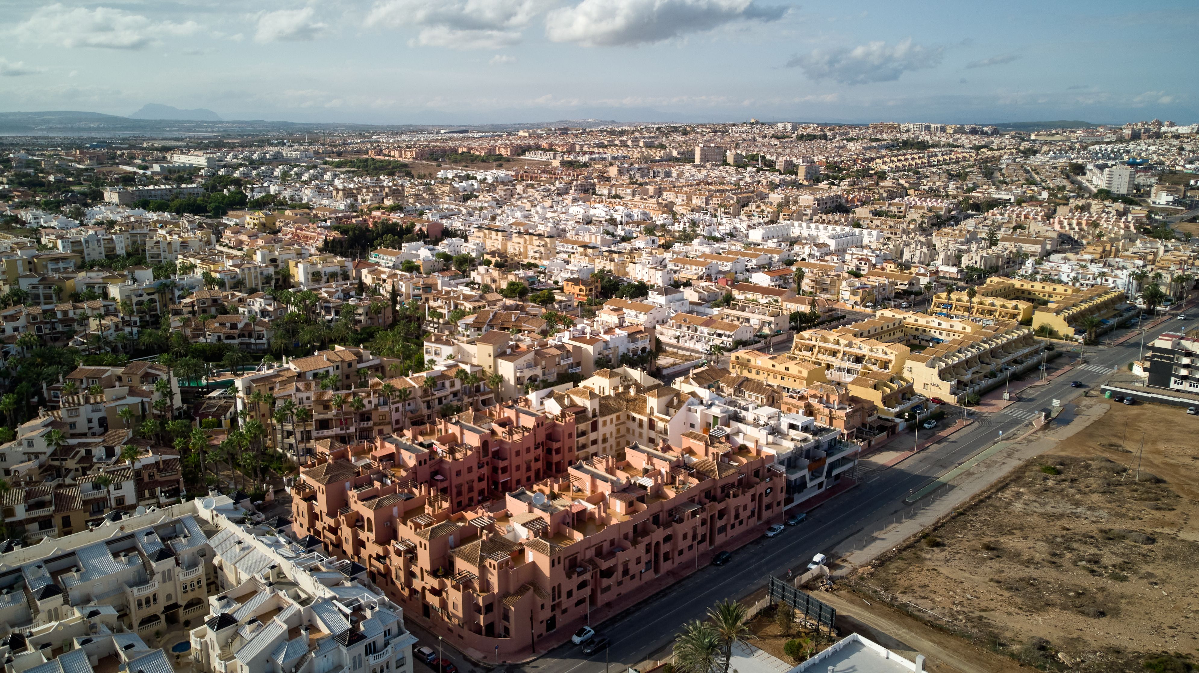 Mejores Barrios Latinos para Vivir en España