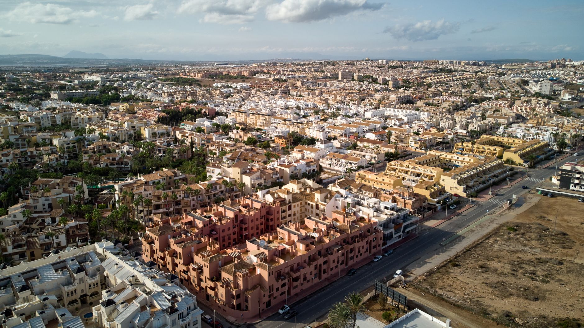 Mejores Barrios Latinos para Vivir en España