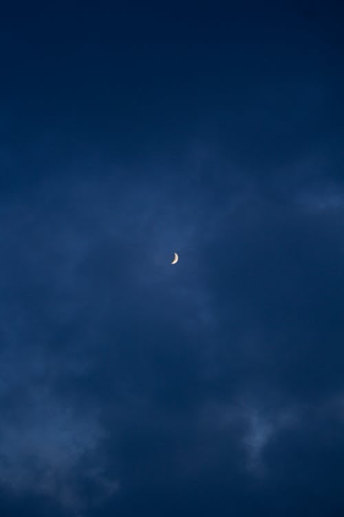 Gratis lagerfoto af halvmåne, lodret skud, månefotografering Lagerfoto