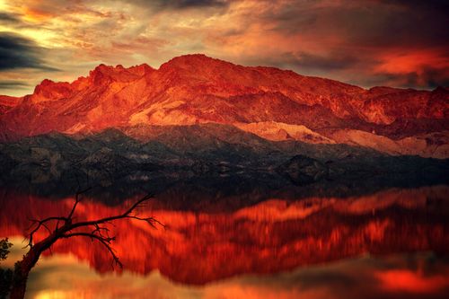 Free Majestic mountain reflection creates a breathtaking desert sunset scene. Stock Photo